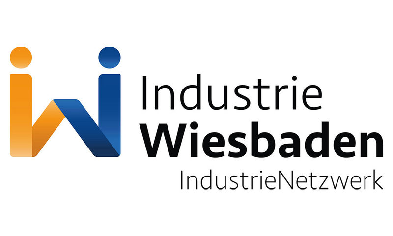 Logo IndustrieNetzwerk in weiß, schwarz, orange und blau.